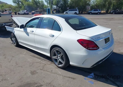 2015 Mercedes-Benz C 300 4Matic/Luxury 4Matic/Sport 4Matic z USA, uszkodzony, nr VIN 55SWF4KB1FU013315